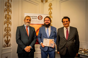 Fra vinderceremonien ved skandinaviens første Maste of Port konkurrence. Det er Ketil i midten.